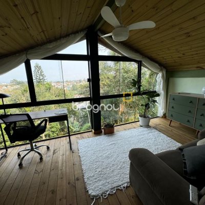 Casa com 100m², 4 quartos, 5 garagens, no bairro Ponta das Canas em Florianópolis