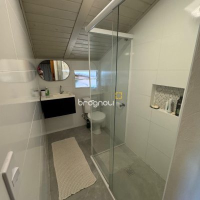 Casa com 100m², 4 quartos, 5 garagens, no bairro Ponta das Canas em Florianópolis