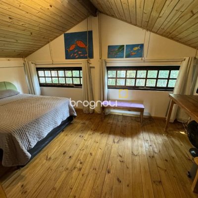 Casa com 100m², 4 quartos, 5 garagens, no bairro Ponta das Canas em Florianópolis