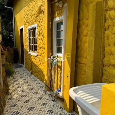 Casa com 100m², 4 quartos, 5 garagens, no bairro Ponta das Canas em Florianópolis