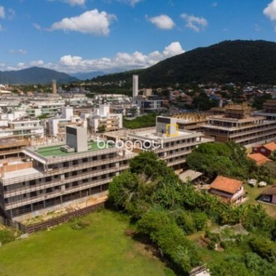 Cobertura com 177m², 3 quartos (sendo 1 suíte), 3 garagens, no bairro Campeche em Florianópolis