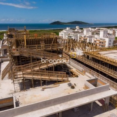 Cobertura com 177m², 3 quartos (sendo 1 suíte), 3 garagens, no bairro Campeche em Florianópolis