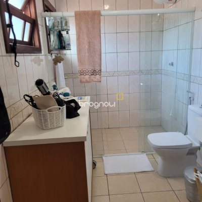 Casa com 123m², 3 quartos (sendo 1 suíte), 2 garagens, no bairro Canasvieiras em Florianópolis