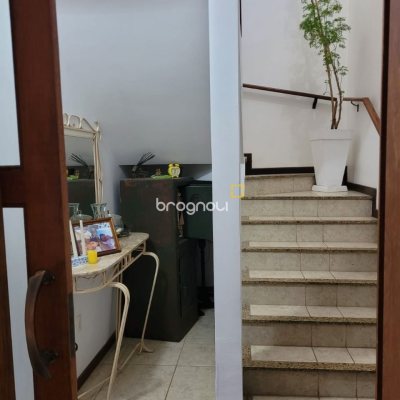 Casa com 123m², 3 quartos (sendo 1 suíte), 2 garagens, no bairro Canasvieiras em Florianópolis