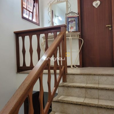 Casa com 123m², 3 quartos (sendo 1 suíte), 2 garagens, no bairro Canasvieiras em Florianópolis