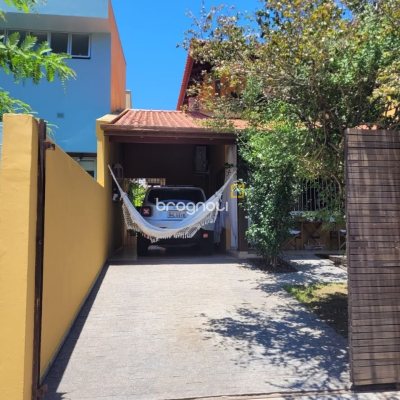 Casa com 123m², 3 quartos (sendo 1 suíte), 2 garagens, no bairro Canasvieiras em Florianópolis