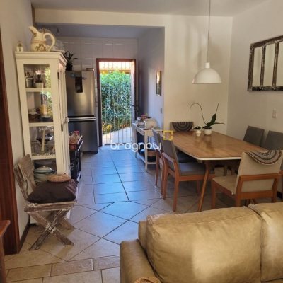 Casa com 123m², 3 quartos (sendo 1 suíte), 2 garagens, no bairro Canasvieiras em Florianópolis