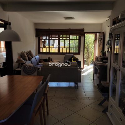 Casa com 123m², 3 quartos (sendo 1 suíte), 2 garagens, no bairro Canasvieiras em Florianópolis