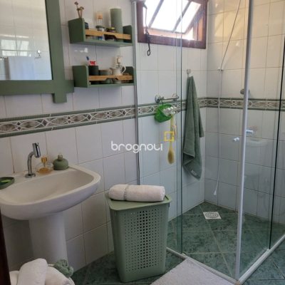 Casa com 123m², 3 quartos (sendo 1 suíte), 2 garagens, no bairro Canasvieiras em Florianópolis