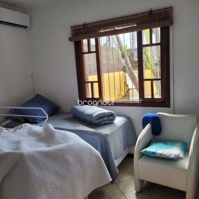 Casa com 123m², 3 quartos (sendo 1 suíte), 2 garagens, no bairro Canasvieiras em Florianópolis