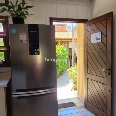 Casa com 123m², 3 quartos (sendo 1 suíte), 2 garagens, no bairro Canasvieiras em Florianópolis