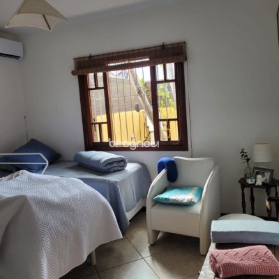 Casa com 123m², 3 quartos (sendo 1 suíte), 2 garagens, no bairro Canasvieiras em Florianópolis