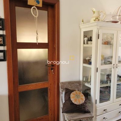 Casa com 123m², 3 quartos (sendo 1 suíte), 2 garagens, no bairro Canasvieiras em Florianópolis