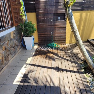 Casa com 123m², 3 quartos (sendo 1 suíte), 2 garagens, no bairro Canasvieiras em Florianópolis