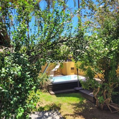 Casa com 123m², 3 quartos (sendo 1 suíte), 2 garagens, no bairro Canasvieiras em Florianópolis