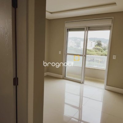 Apartamento com 93m², 3 quartos (sendo 1 suíte), 2 garagens, no bairro Pantanal em Florianópolis