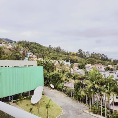 Apartamento com 93m², 3 quartos (sendo 1 suíte), 2 garagens, no bairro Pantanal em Florianópolis