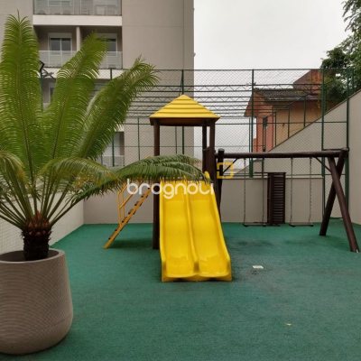 Apartamento com 93m², 3 quartos (sendo 1 suíte), 2 garagens, no bairro Pantanal em Florianópolis
