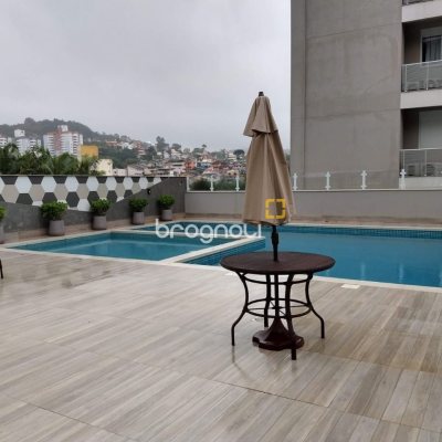 Apartamento com 93m², 3 quartos (sendo 1 suíte), 2 garagens, no bairro Pantanal em Florianópolis