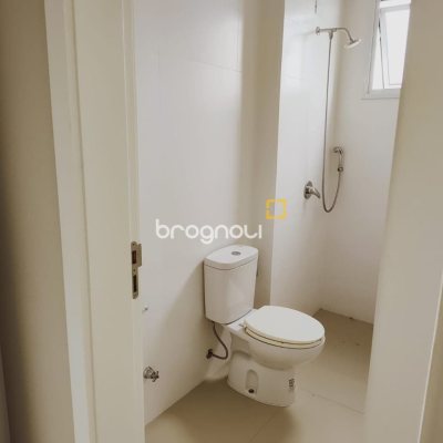 Apartamento com 93m², 3 quartos (sendo 1 suíte), 2 garagens, no bairro Pantanal em Florianópolis