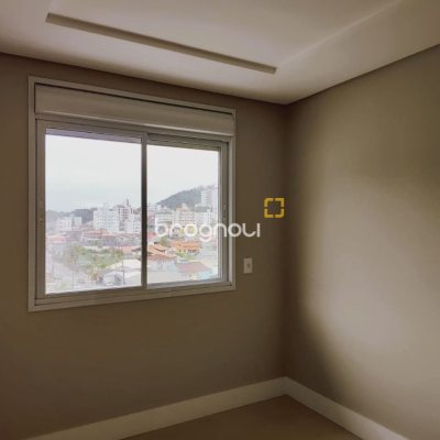 Apartamento com 93m², 3 quartos (sendo 1 suíte), 2 garagens, no bairro Pantanal em Florianópolis