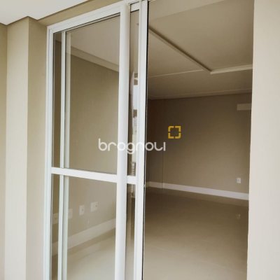 Apartamento com 93m², 3 quartos (sendo 1 suíte), 2 garagens, no bairro Pantanal em Florianópolis
