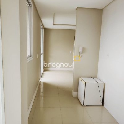 Apartamento com 93m², 3 quartos (sendo 1 suíte), 2 garagens, no bairro Pantanal em Florianópolis