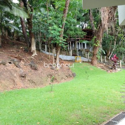 Apartamento com 93m², 3 quartos (sendo 1 suíte), 2 garagens, no bairro Pantanal em Florianópolis