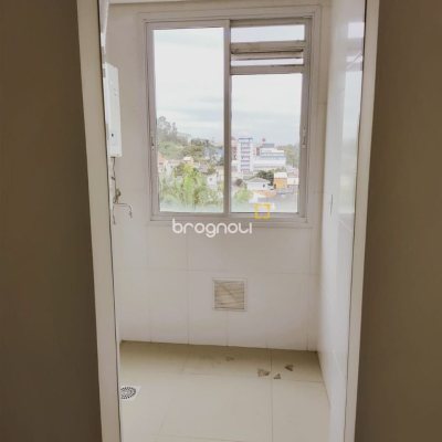 Apartamento com 93m², 3 quartos (sendo 1 suíte), 2 garagens, no bairro Pantanal em Florianópolis
