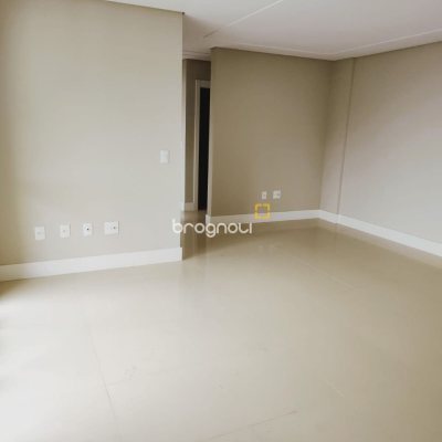 Apartamento com 93m², 3 quartos (sendo 1 suíte), 2 garagens, no bairro Pantanal em Florianópolis