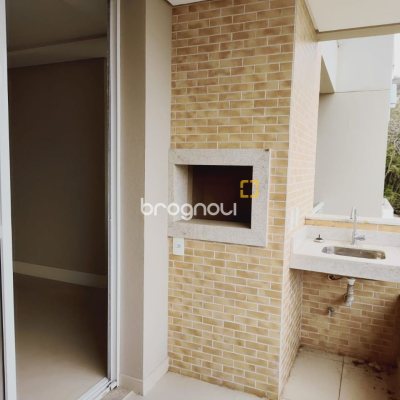 Apartamento com 93m², 3 quartos (sendo 1 suíte), 2 garagens, no bairro Pantanal em Florianópolis