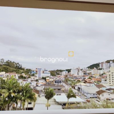 Apartamento com 93m², 3 quartos (sendo 1 suíte), 2 garagens, no bairro Pantanal em Florianópolis