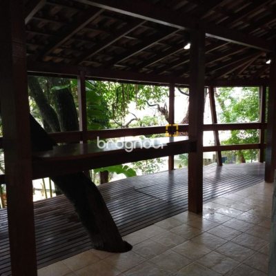 Apartamento com 93m², 3 quartos (sendo 1 suíte), 2 garagens, no bairro Pantanal em Florianópolis