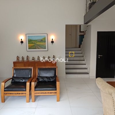 Casa com 440m², 4 quartos (sendo 1 suíte), 3 garagens, no bairro Ingleses em Florianópolis