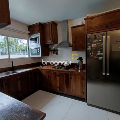 Casa com 440m², 4 quartos (sendo 1 suíte), 3 garagens, no bairro Ingleses em Florianópolis