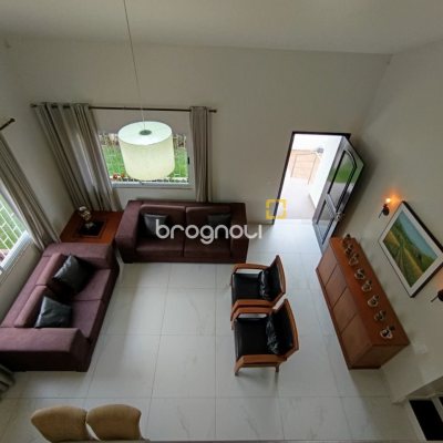 Casa com 440m², 4 quartos (sendo 1 suíte), 3 garagens, no bairro Ingleses em Florianópolis