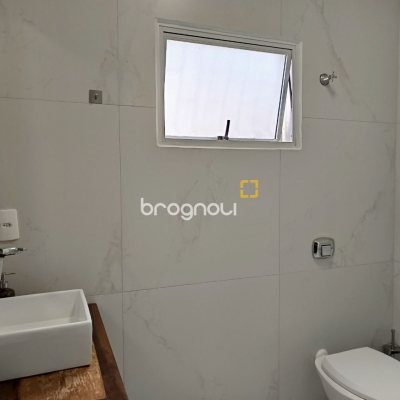 Casa com 440m², 4 quartos (sendo 1 suíte), 3 garagens, no bairro Ingleses em Florianópolis