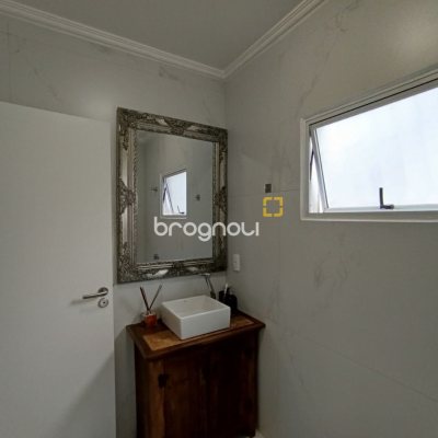 Casa com 440m², 4 quartos (sendo 1 suíte), 3 garagens, no bairro Ingleses em Florianópolis