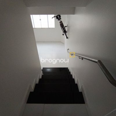 Casa com 440m², 4 quartos (sendo 1 suíte), 3 garagens, no bairro Ingleses em Florianópolis