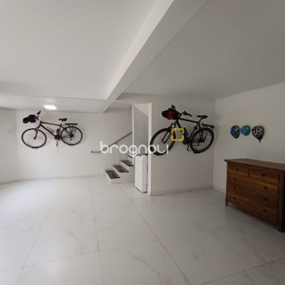 Casa com 440m², 4 quartos (sendo 1 suíte), 3 garagens, no bairro Ingleses em Florianópolis