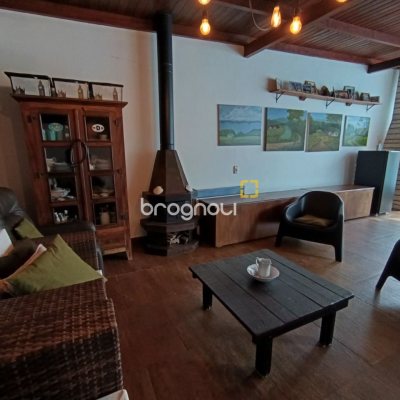 Casa com 440m², 4 quartos (sendo 1 suíte), 3 garagens, no bairro Ingleses em Florianópolis