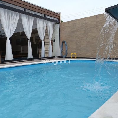Casa com 440m², 4 quartos (sendo 1 suíte), 3 garagens, no bairro Ingleses em Florianópolis
