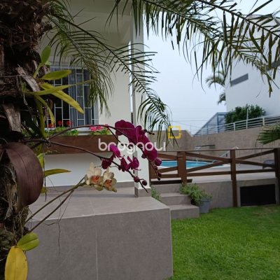 Casa com 440m², 4 quartos (sendo 1 suíte), 3 garagens, no bairro Ingleses em Florianópolis