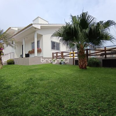 Casa com 440m², 4 quartos (sendo 1 suíte), 3 garagens, no bairro Ingleses em Florianópolis