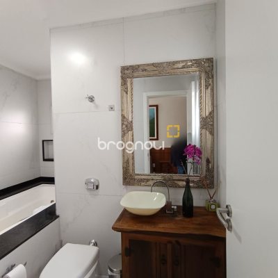 Casa com 440m², 4 quartos (sendo 1 suíte), 3 garagens, no bairro Ingleses em Florianópolis