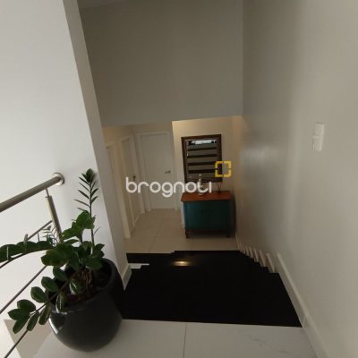 Casa com 440m², 4 quartos (sendo 1 suíte), 3 garagens, no bairro Ingleses em Florianópolis