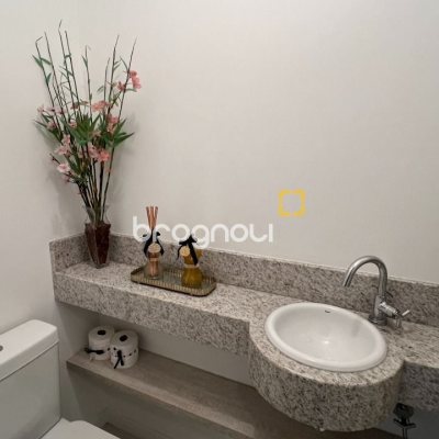 Apartamento com 101m², 3 quartos (sendo 3 suítes), 2 garagens, no bairro Jardim Atlântico em Florianópolis