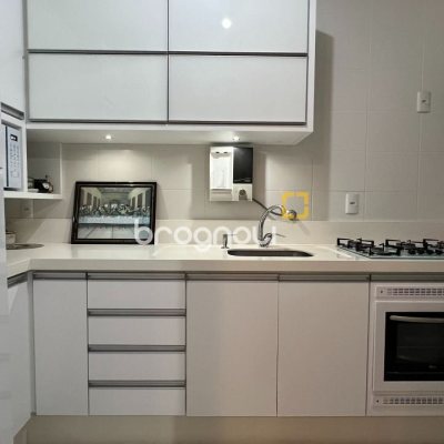 Apartamento com 101m², 3 quartos (sendo 3 suítes), 2 garagens, no bairro Jardim Atlântico em Florianópolis