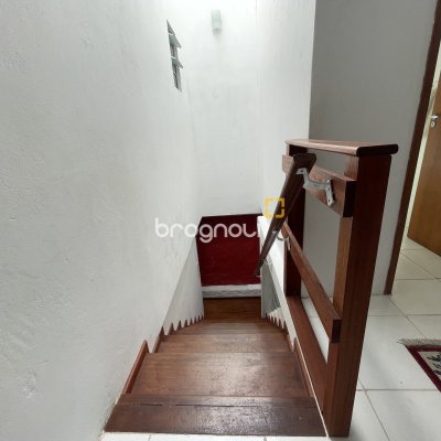 Casa com 350m², 5 quartos (sendo 1 suíte), 4 garagens, no bairro Cachoeira do Bom Jesus em Florianópolis