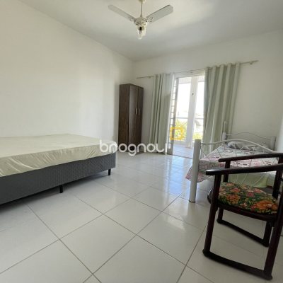 Casa com 350m², 5 quartos (sendo 1 suíte), 4 garagens, no bairro Cachoeira do Bom Jesus em Florianópolis